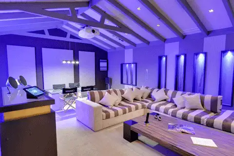 Showroom y sala de cine en casa en Domosat, Marbella