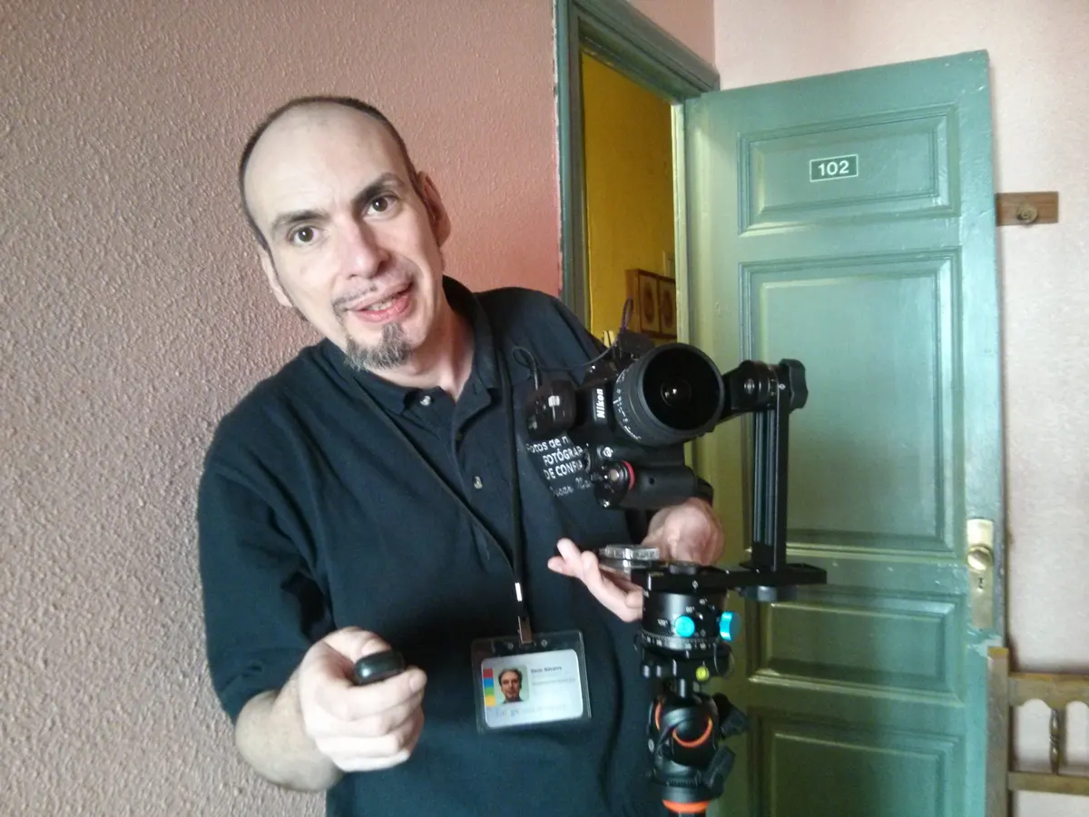 Oscar Navarro en 2012 como Fotógrafo de Confianza de Google