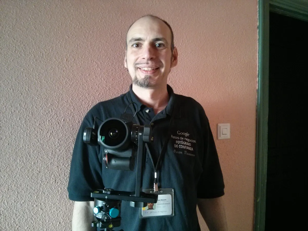 Retrato de Oscar Navarro, artesano digital de Akutangulo en Valladolid
